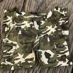 Camo joggers in size large